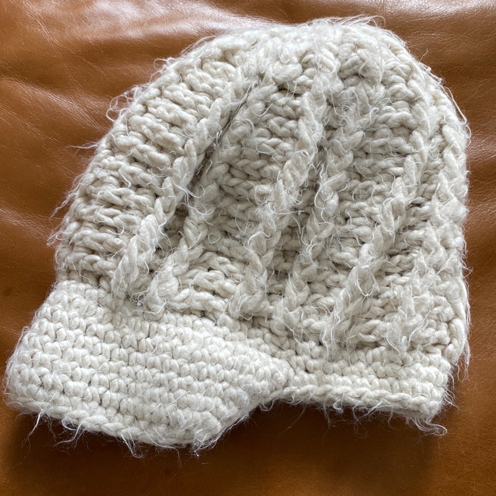 Old navy woven hat with brim SOFT warm **FINAL PRICE, BUNDLE TO SAVE**